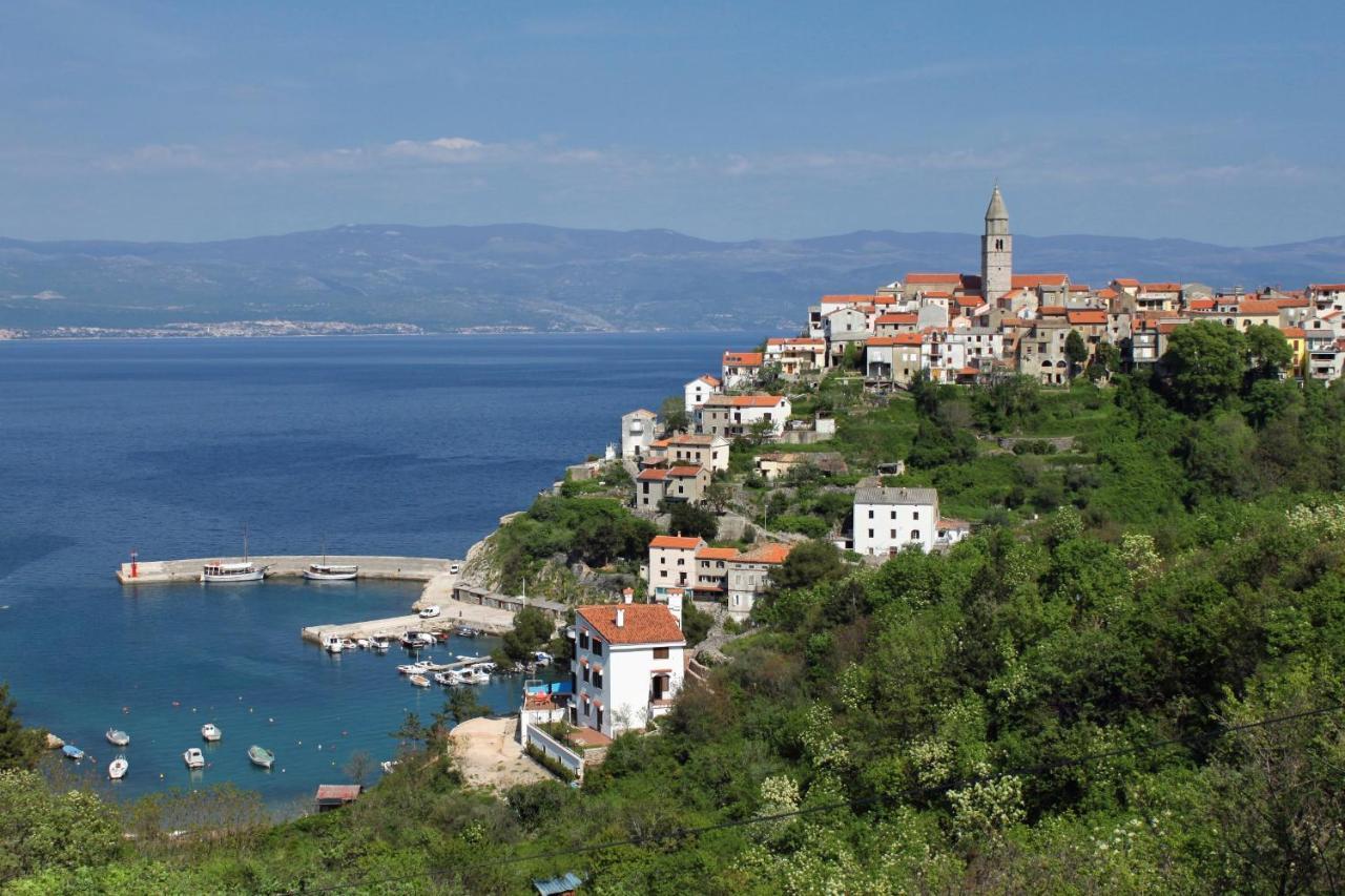 Apartments With A Parking Space Vrbnik, Krk - 429 Exterior photo